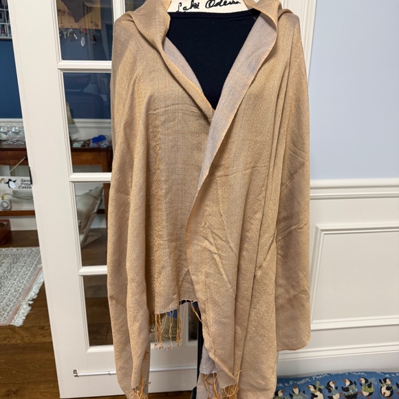 Reversible Pashmina, NWOT, Gold & Blue - Picture 4 of 4